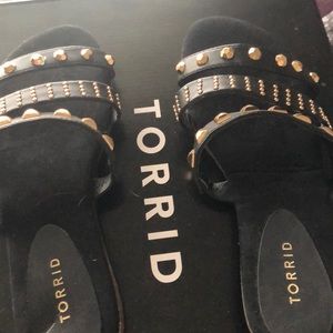 Super cute Torrid slipon shoes size 9.5 wide width